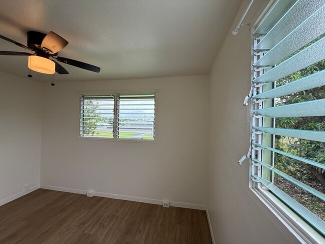 Building Photo - 3BD/2BA with extra living space new Kitche...