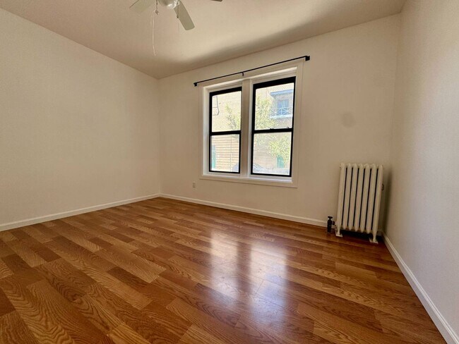 Building Photo - 270 72nd St