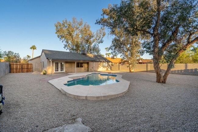 Building Photo - 3 bedroom Home with Pool and Spa