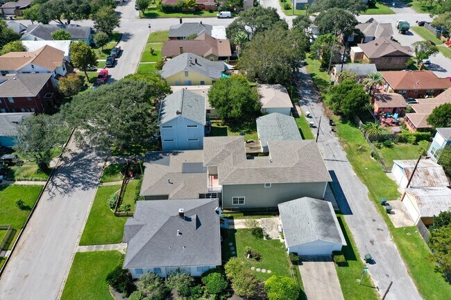 Building Photo - 4708 Woodrow Ave