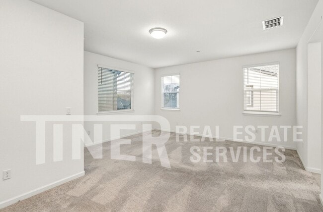 Building Photo - 1580 Parkside Way