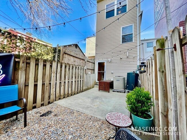 Building Photo - 936 4th St NE