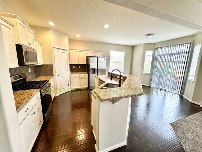 Building Photo - Gorgeous 3-Bedroom 2.5-Bathroom House with...