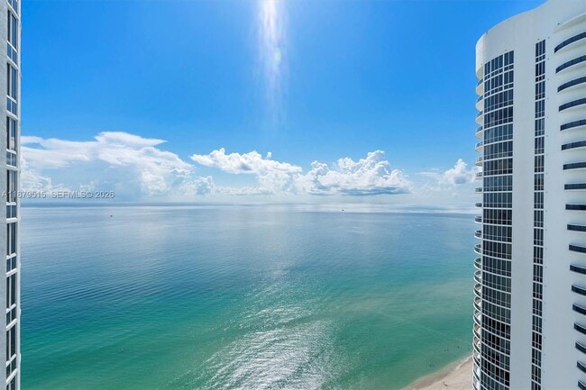 Building Photo - 16001 Collins Ave