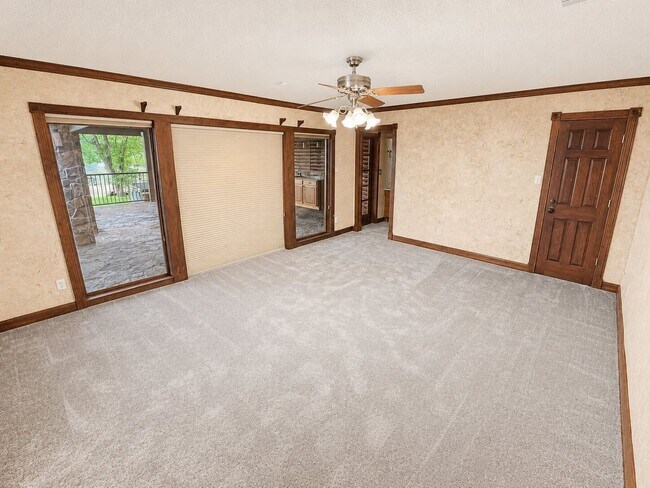 Building Photo - Waterfront Living in Benton!