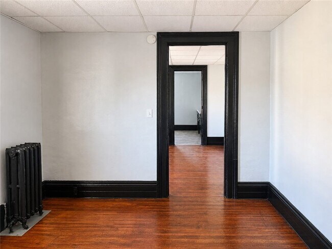 Building Photo - 111-115-115 Lyell Ave