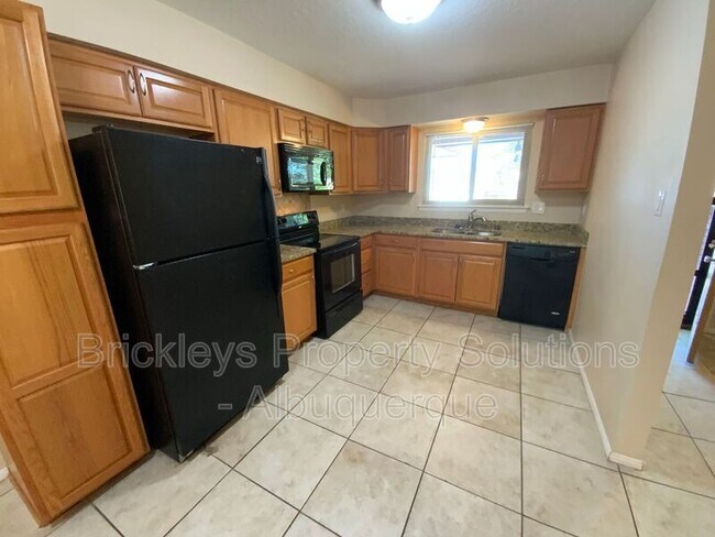 Building Photo - 2440 Algodones St NE