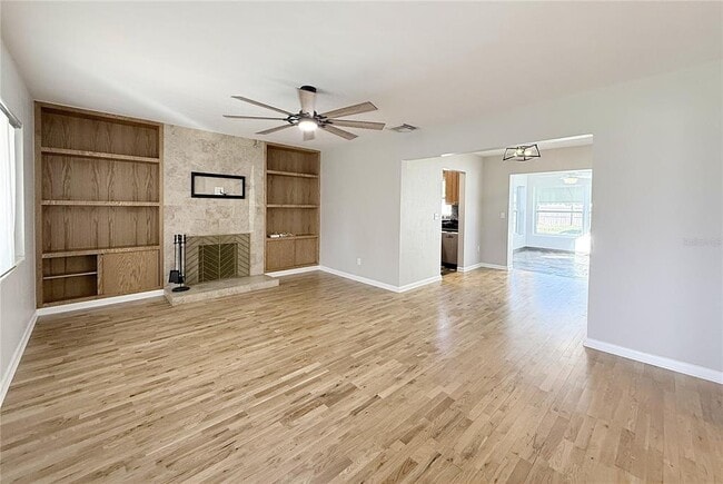 Building Photo - 105 N Aurora Ave