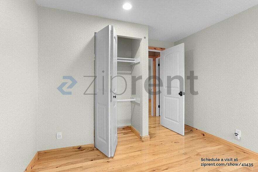 Building Photo - 406 9th St
