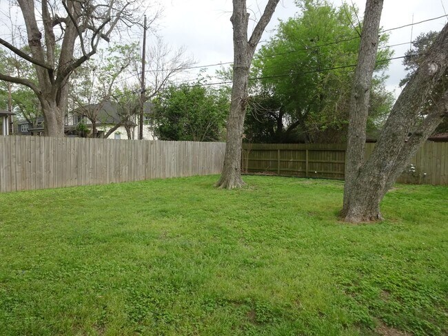 Building Photo - For Lease | 3 Bed, 1 Bath | 1,074 Sq Ft |O...