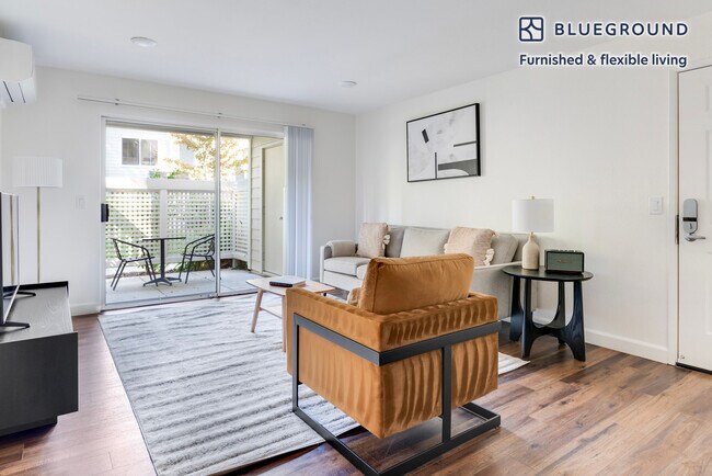 Primary Photo - 900 Pepper Tree Ln