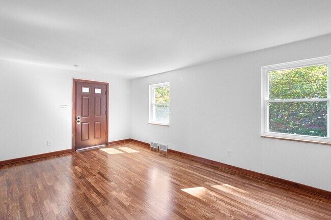 Building Photo - AVAILABLE OCT 1ST!! RENOVATED 3-BEDROOM PENN HILLS!!