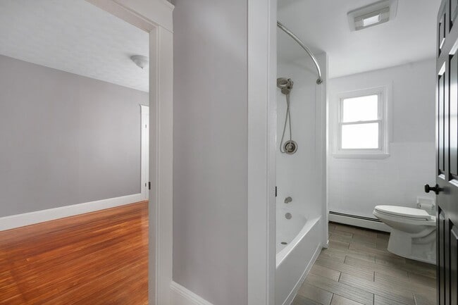 Building Photo - 84 Rochambeau Ave