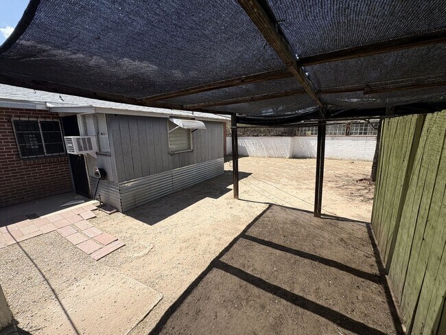 Building Photo - Centrally located Gem for rent