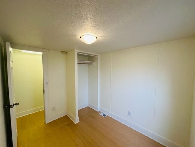 Building Photo - Newly Remodeled 3 bed/2 bath in Hamilton