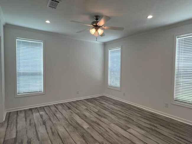 Building Photo - 41094 Roselle Lp