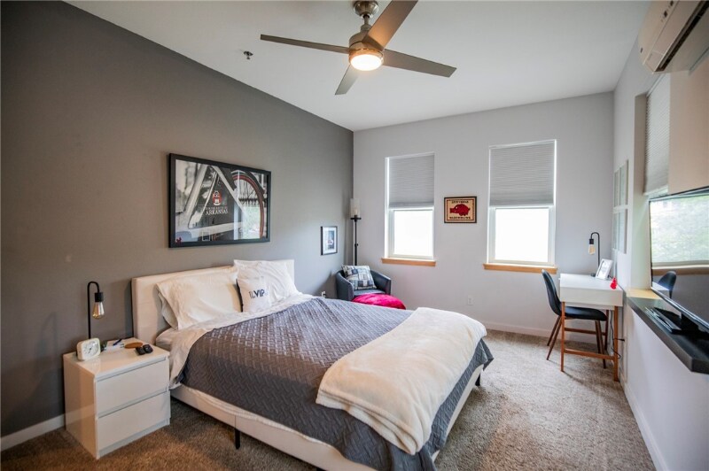 Building Photo - 390 W 5th St