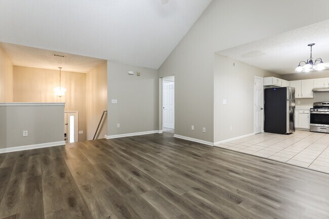 Building Photo - 5-Bedroom Split-Level Home