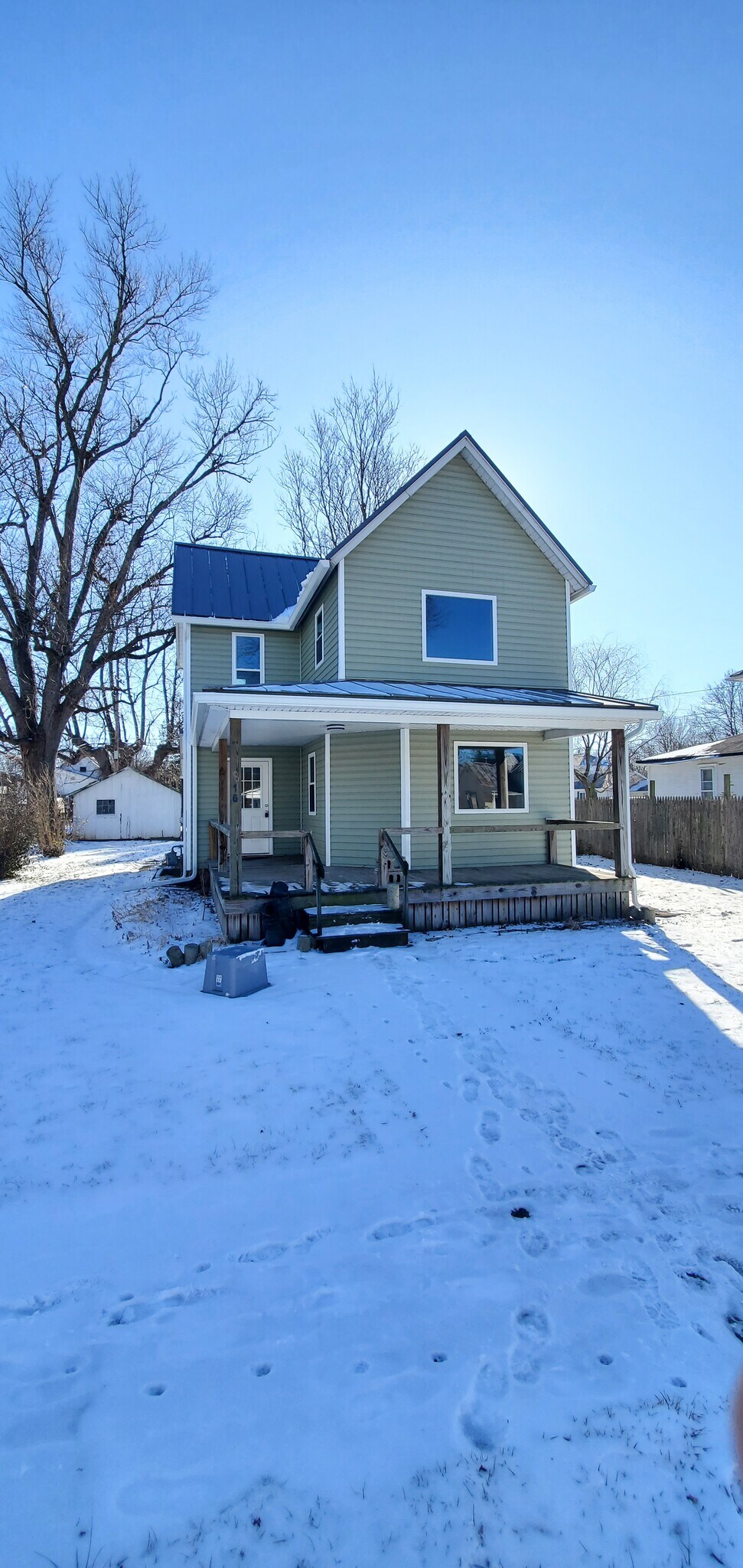 Front View - 816 W Gambier St