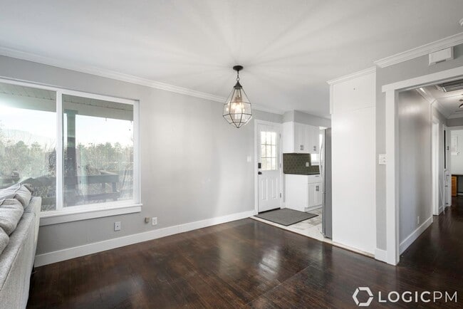 Building Photo - Stunning Single Family Home In Amazing Mou...