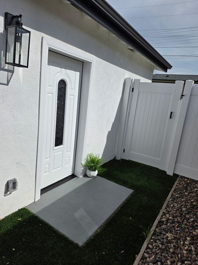 Building Photo - Leasing Only -1020 Dennis Ave