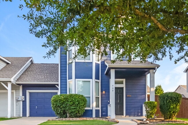 Building Photo - 908 Chickesaw Ln