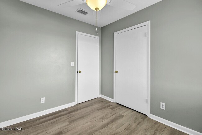 Building Photo - 922 Everitt Ave
