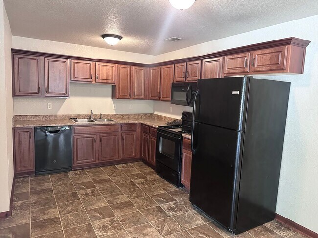 Building Photo - 3 Bed | 2 Bath | 1 Car Garage Single Level Duplex in Blue Springs; Lee’s Summit Schools