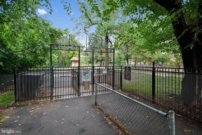 Building Photo - 3028 S Abingdon St