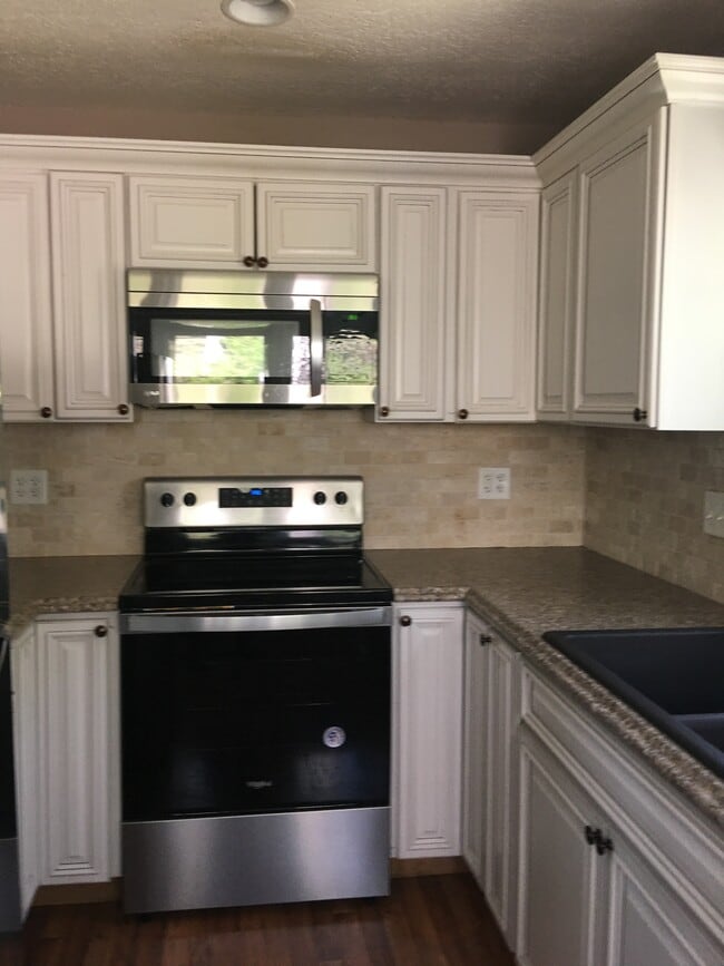 Building Photo - 1009 E High St