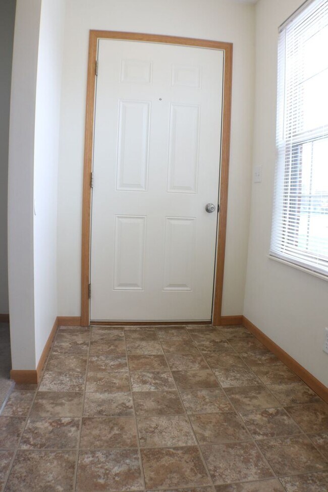 Building Photo - 2206 Shamrock Ln