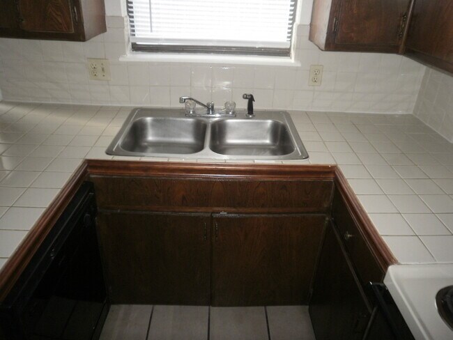 Building Photo - 224-226 Skylark Ct