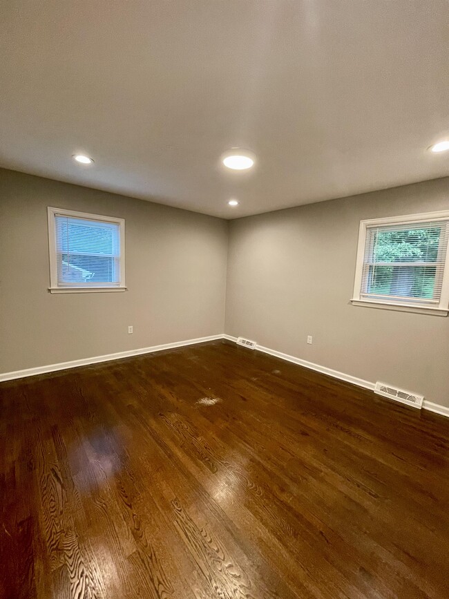 Building Photo - 111 Frederick Dr