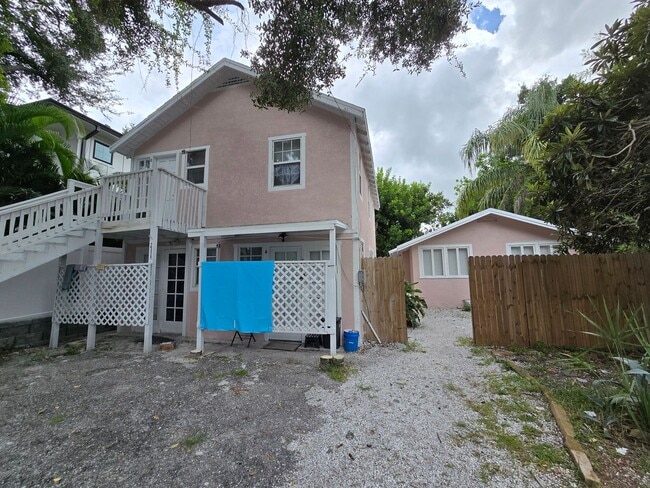 Building Photo - Charming Cottage Style 2 bed/1 bath Home N...