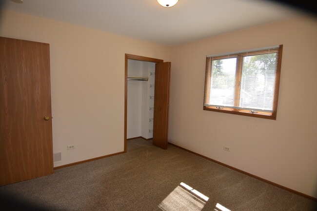 Building Photo - 102 Lotus Ave