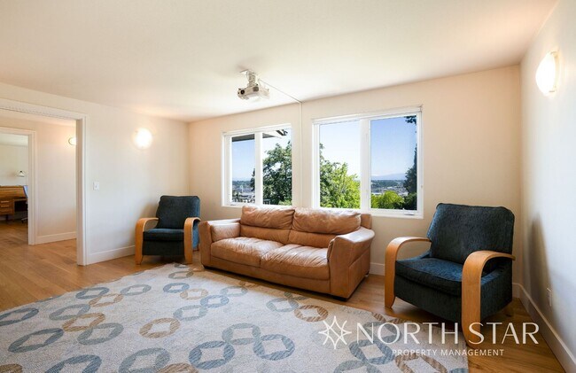 Building Photo - Stunning Views Close in NW Portland