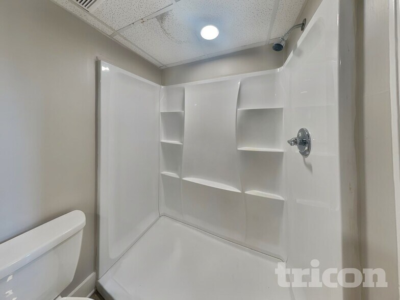 Building Photo - 2590 Mountain Brook Rd