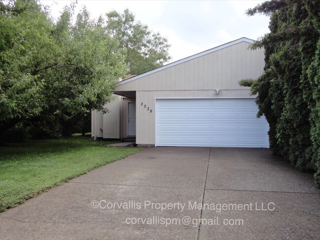 Building Photo - 2039 NW Arthur Pl