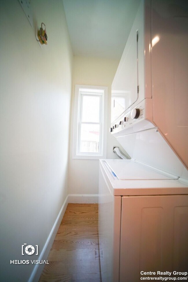 Building Photo - 2500 Sq Ft. Massive Luxury Apt in Davis Sq...