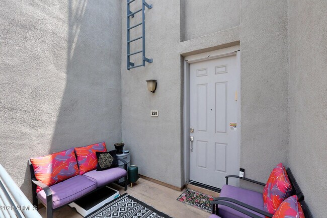 Building Photo - 615 E Portland St