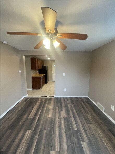 Building Photo - 149 Parkwood Rd