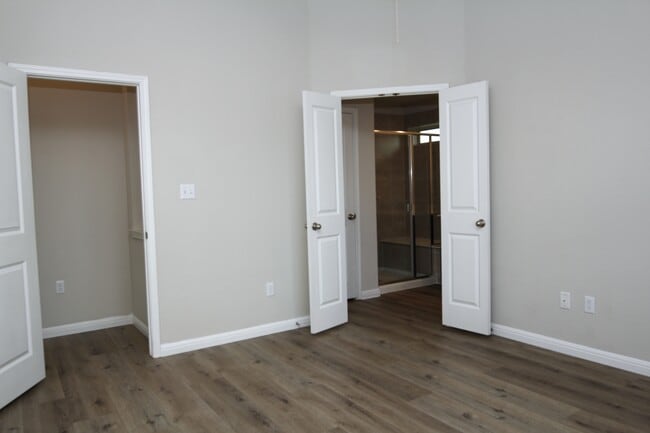 Building Photo - 6032 Genova Pl