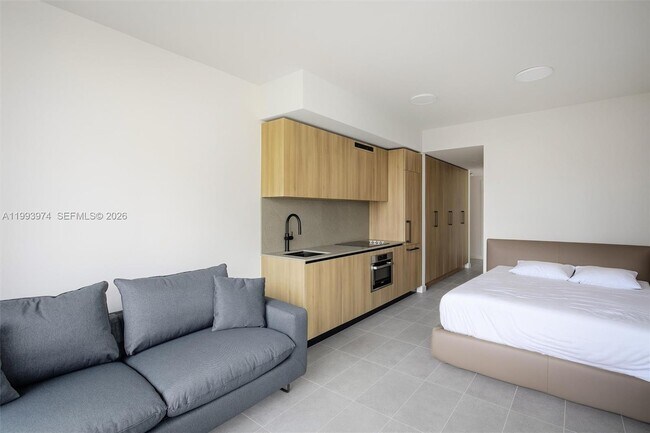 Building Photo - 121 NE 5th St