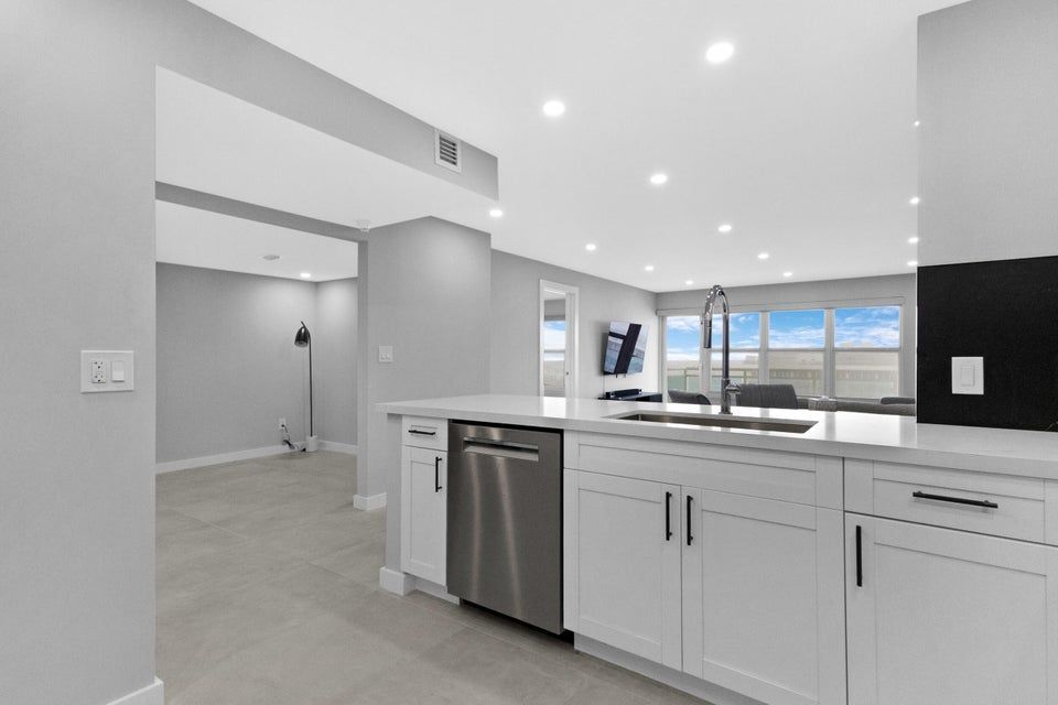 Building Photo - 3900 Galt Ocean Dr