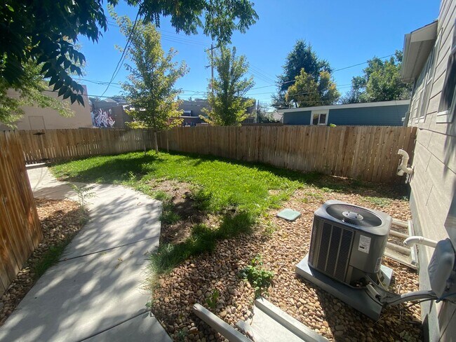 Building Photo - Spacious Englewood Home