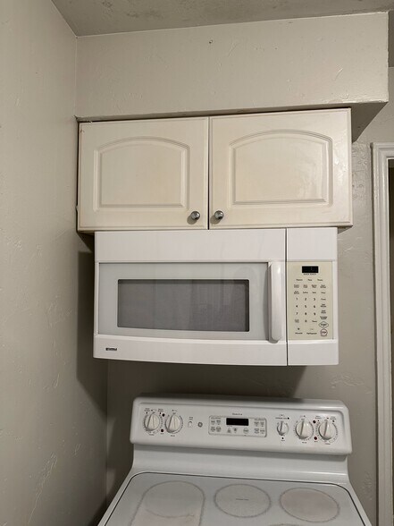 Building Photo - 2025 Emporia St