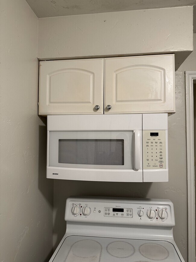 Building Photo - 2025 Emporia St