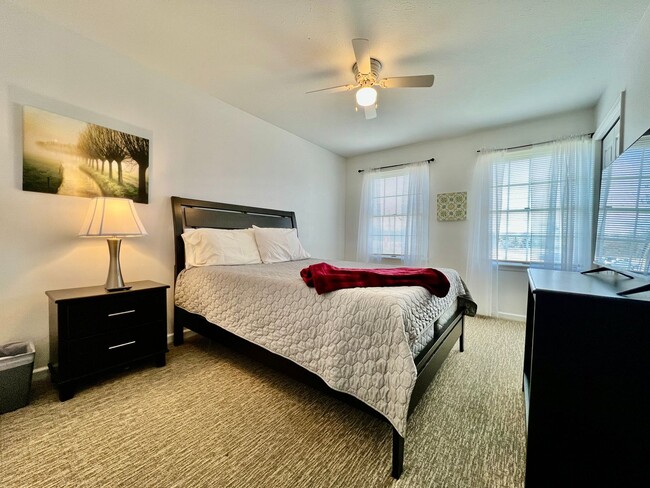 Building Photo - Fully Furnished Rental Property