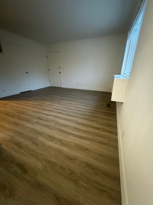 Building Photo - Beautiful SLC condo for rent!