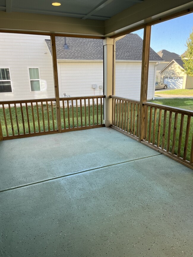 Building Photo - 104 Heartsease Ln